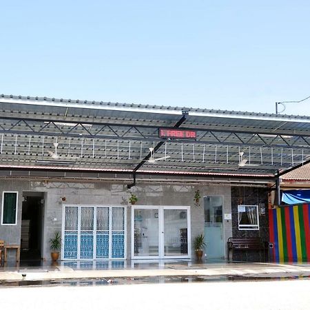 Teruntum 96 Guest House كوانتان المظهر الخارجي الصورة